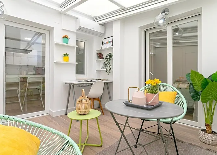 -Malagasunapts-Citycentre Private Patio